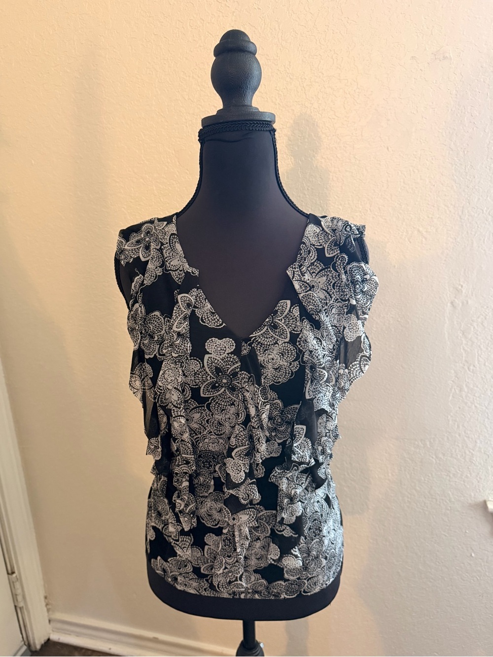 Elle Black & White Floral Ruffle Shoulder shirt